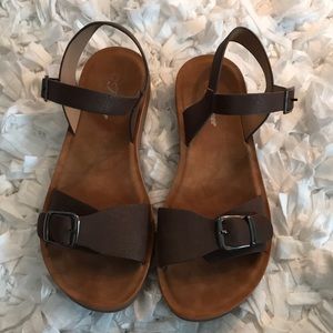 Comfy brown sandals